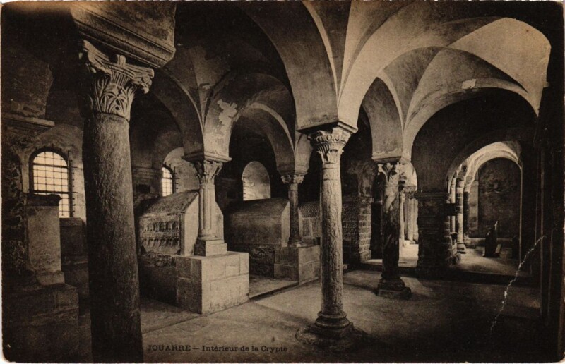 Carte postale ancienne La Ferte sous Jouarre Interieur de la Crypte à Jouarre