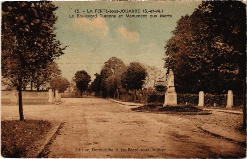 Carte postale ancienne La Ferte sous Jouarre Boulevard Turenne et Monument aux Morts à Jouarre