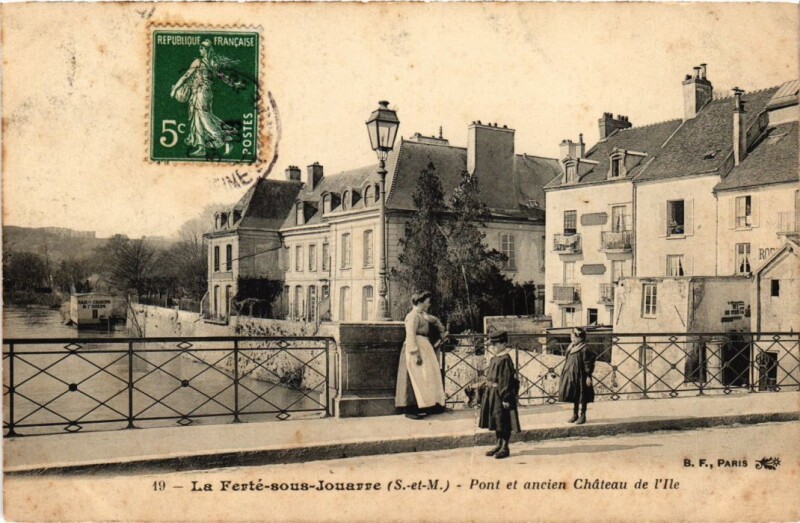 Carte postale ancienne La Ferte sous Jouarre Pont et ancien Chateau de l'Ile à Jouarre