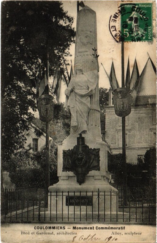 Carte postale ancienne Coulommiers Monument Commemoratif à Coulommiers