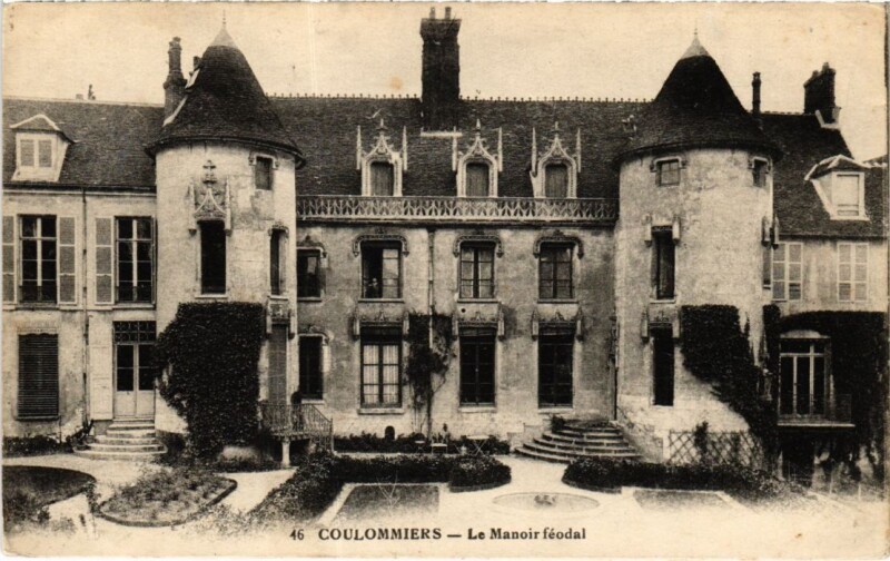 Carte postale ancienne Coulommiers Le Manoir feodal à Coulommiers
