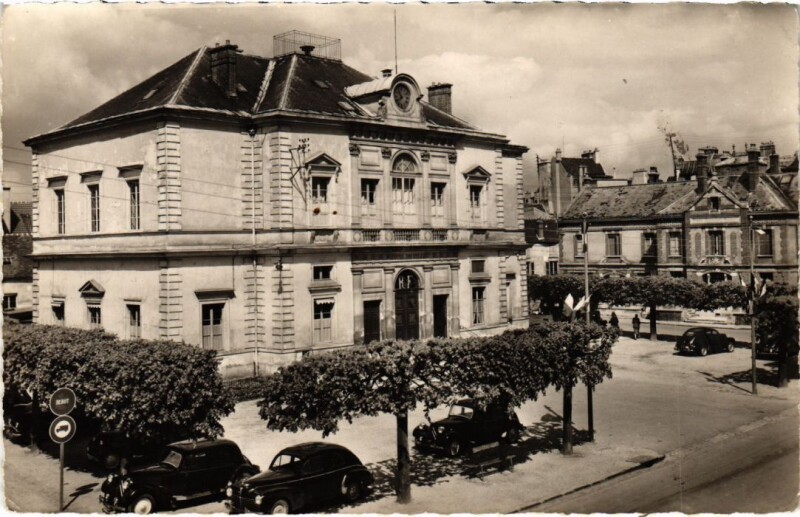 Carte postale ancienne Coulommiers La Mairie à Coulommiers