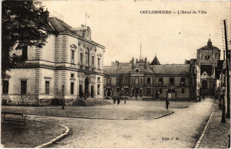 Carte postale ancienne Coulommiers Hotel de Ville à Coulommiers
