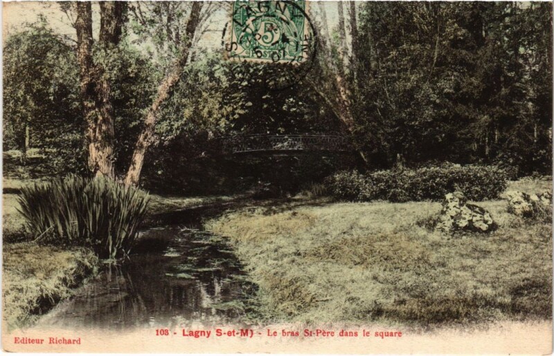 Carte postale ancienne Lagny Le bras Saint-Pere dans le square