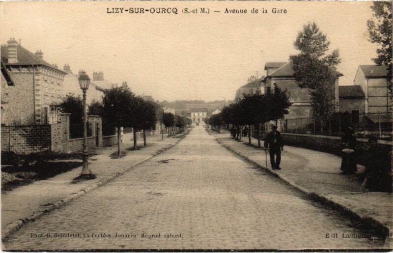 Carte postale ancienne Lizy sur Ourcq Avenue de la Gare à Lizy-sur-Ourcq