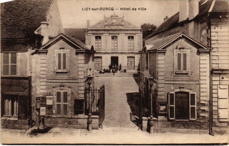Carte postale ancienne Lizy sur Ourcq Hotel de Ville à Lizy-sur-Ourcq