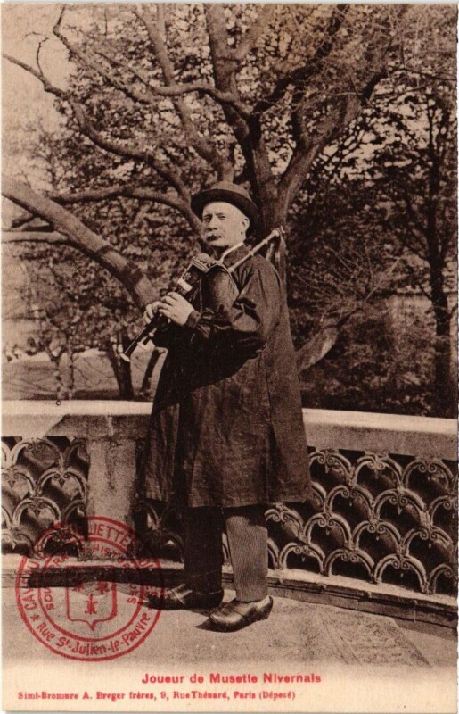 Carte postale ancienne Paris 5e Joueur de Musette nivernais à Paris 5e