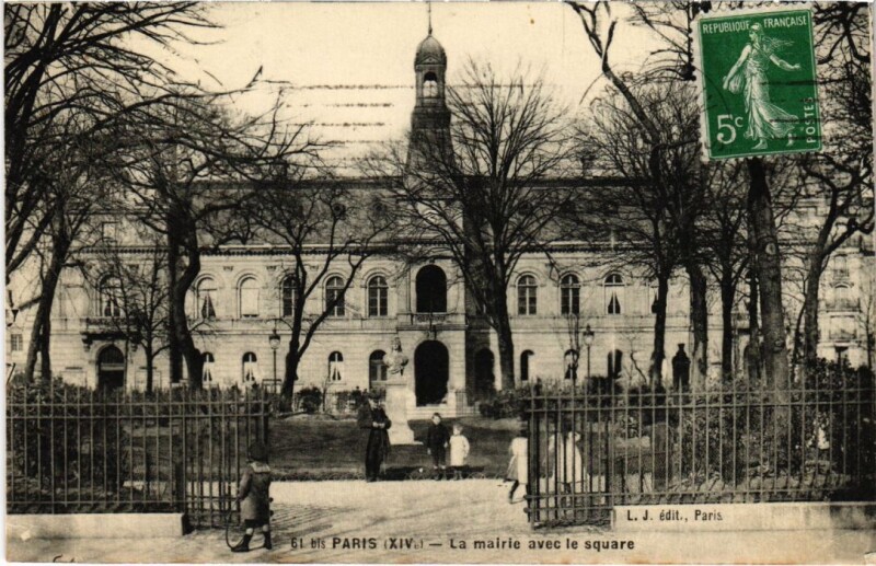 Carte postale ancienne La mairie avec le square à Paris 14e