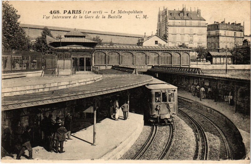 Carte postale ancienne Paris 12e Le Metropolitain Gare de la Bastille à Paris 12e