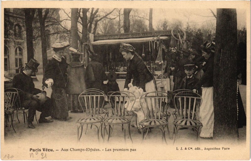 Carte postale ancienne Paris Vecu. Aux Champs Elysees les premiers pas