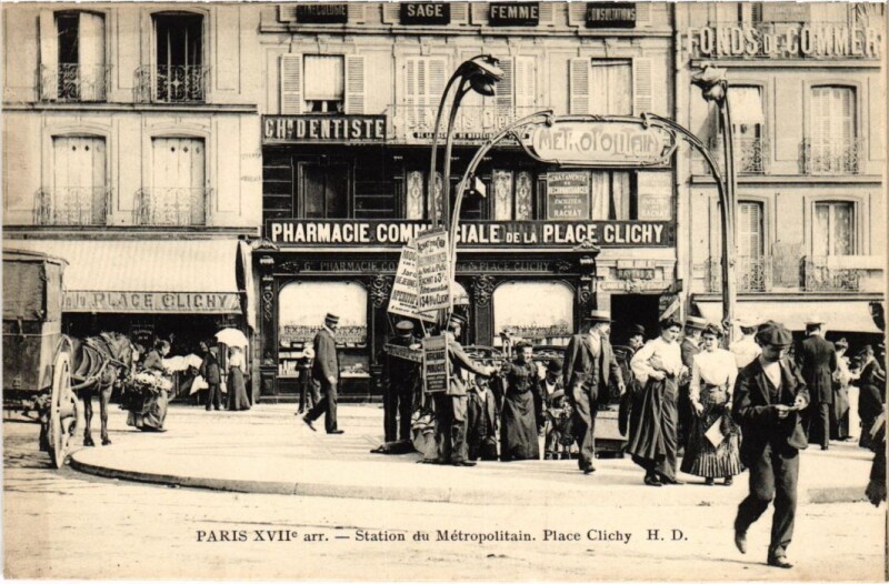 Carte postale ancienne Station du Métropolitain - Place Clichy à Paris 18e