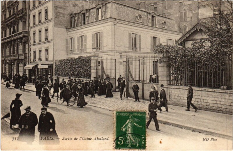 Carte postale ancienne Sortie de l'Usine Aboilard à Paris 7e