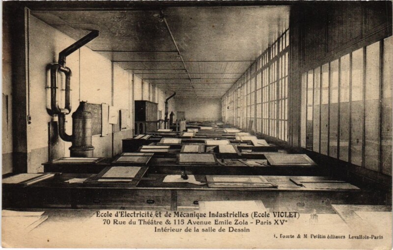 Carte postale ancienne Ecole d'Electricité et de Mécanique Industrielles (Ecole Violet) - Rue du Théâtre & Avenue Emile Zola - Intérieur de la salle de Dessin à Paris 15e