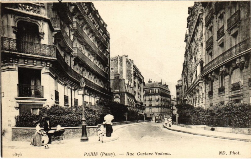 Carte postale ancienne Passy - Rue Gustave-Nadeau à Paris 16e