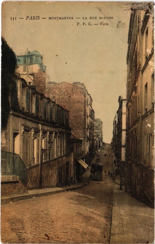 Carte postale ancienne Montmartre - La Rue Berthe à Paris 18e