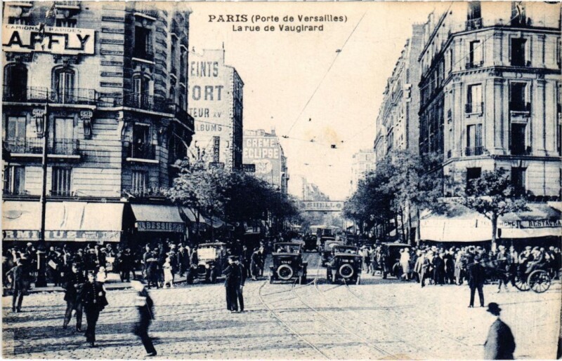 Carte postale ancienne Porte de Versailles - La rue de Vaugirard à Paris 15e