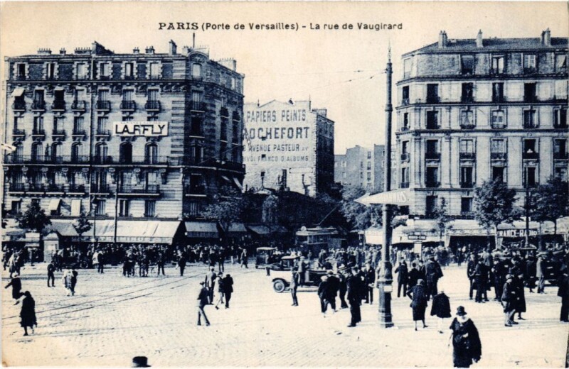 Carte postale ancienne Porte de Versailles - La rue de Vaugirard à Paris 15e