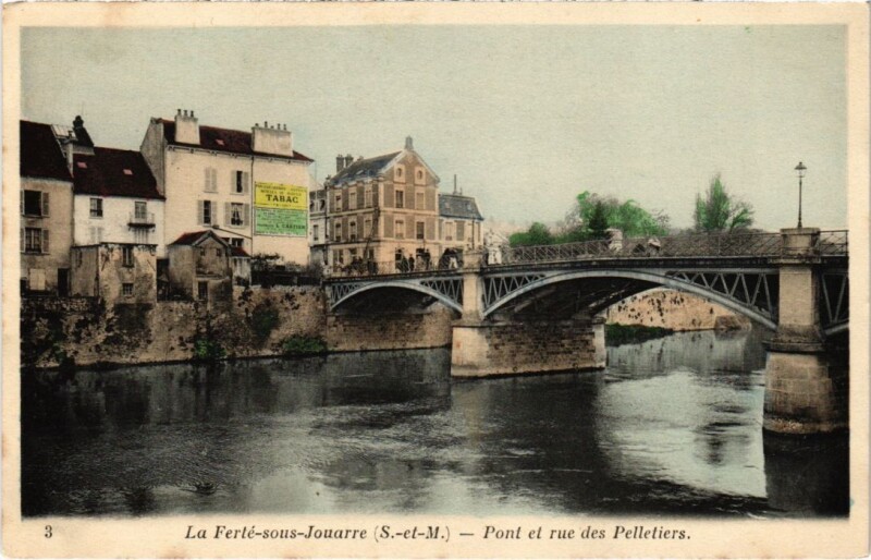 Carte postale ancienne La Ferte sous Jouarre Pont et rue des Pelletiers à Jouarre