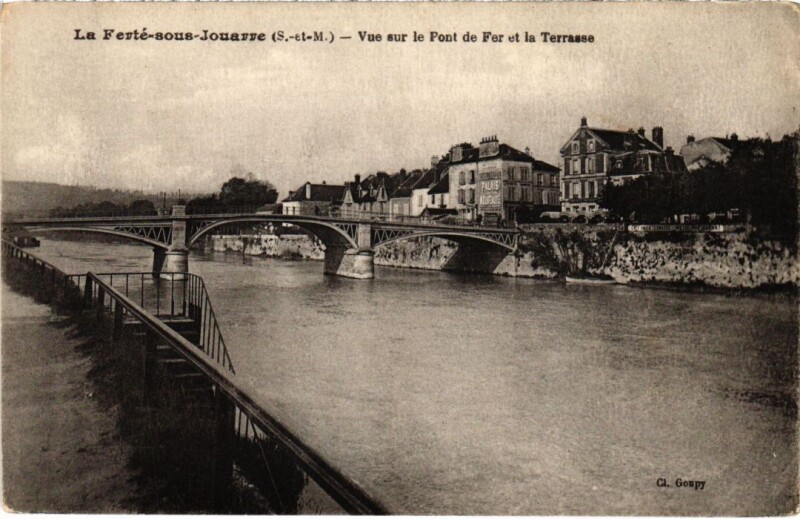 Carte postale ancienne La Ferte sous Jouarre vue sur le Pont de Fer et la Terrasse à Jouarre