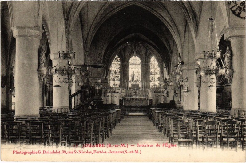 Carte postale ancienne La Ferte sous Jouarre Interieur de l'Eglise à Jouarre