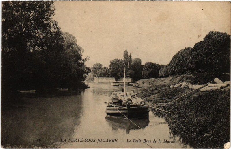 Carte postale ancienne La Ferte sous Jouarre Le Petit Bras de la Marne à Jouarre
