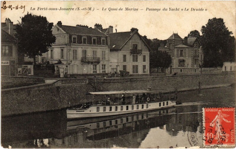 Carte postale ancienne La Ferte sous Jouarre Quai de Marine Passafe du yacht Le Druide à Jouarre