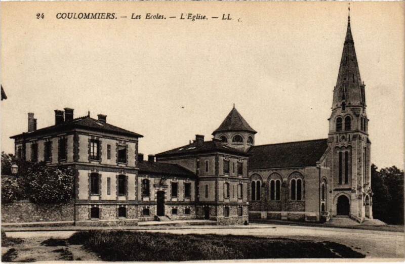 Carte postale ancienne Coulommiers Les Ecoles L'Eglise à Coulommiers