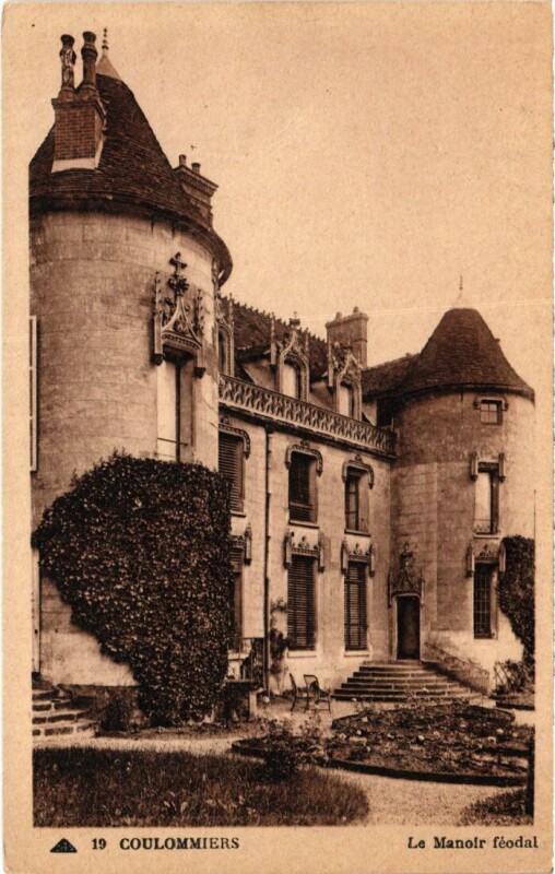 Carte postale ancienne Coulommiers Le Manoir feodal à Coulommiers