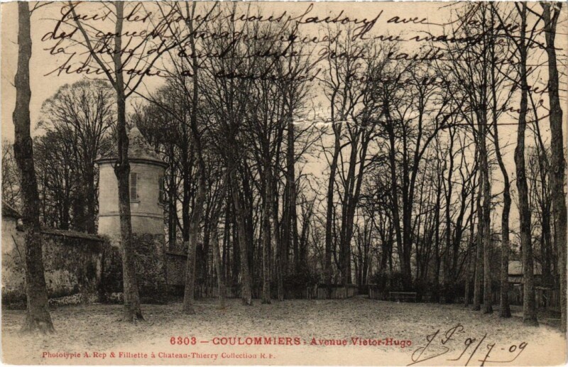 Carte postale ancienne Coulommiers Avenue Victor Hugo à Coulommiers