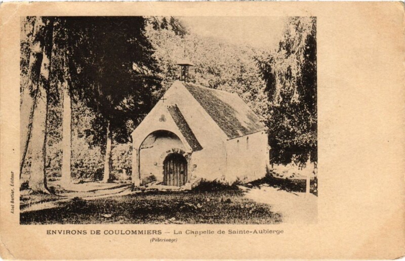 Carte postale ancienne Coulommiers La Chapelle de Sainte-Aubierge à Coulommiers