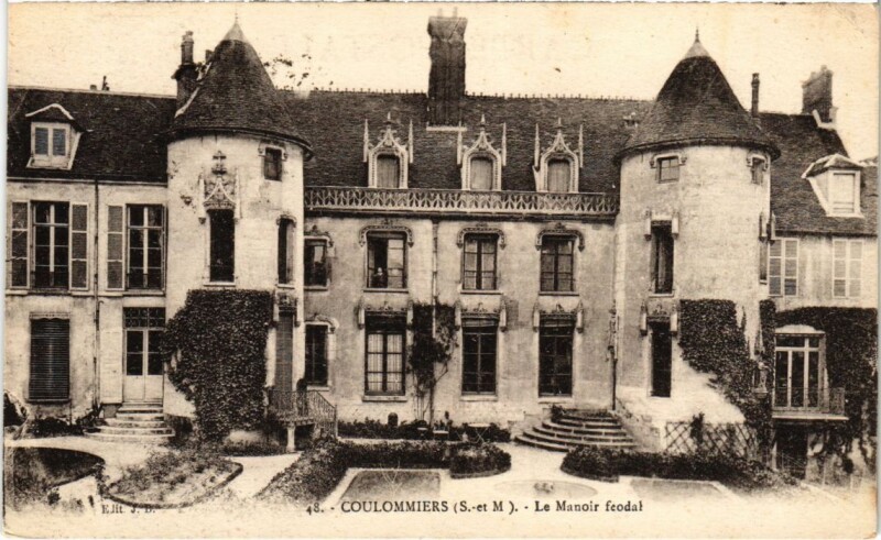 Carte postale ancienne Coulommiers Le Manoir feodal à Coulommiers