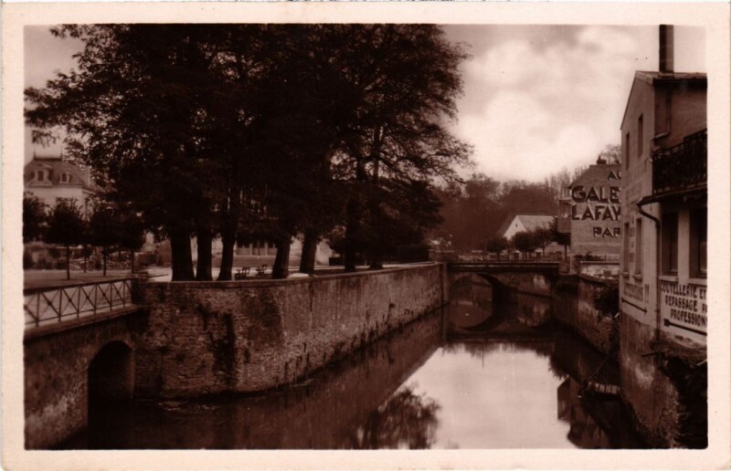 Carte postale ancienne Coulommiers vue sur le Morin à Coulommiers