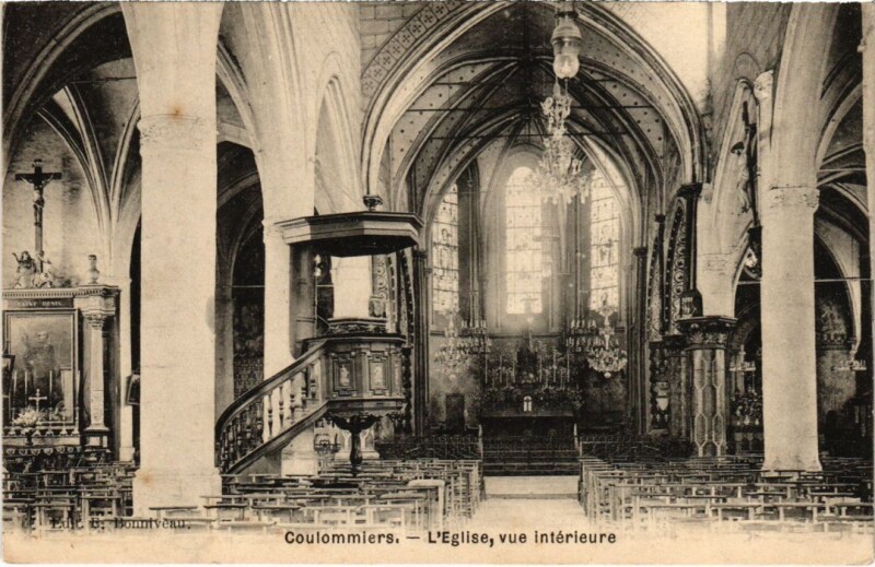 Carte postale ancienne Coulommiers Eglise vue interieure à Coulommiers