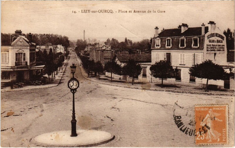 Carte postale ancienne Lizy sur Ourcq Place et Avenue de la Gare à Lizy-sur-Ourcq