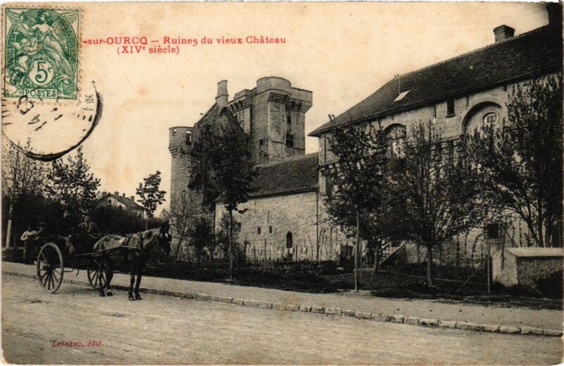 Carte postale ancienne Lizy sur Ourcq Ruines du vieux Chateau à Lizy-sur-Ourcq
