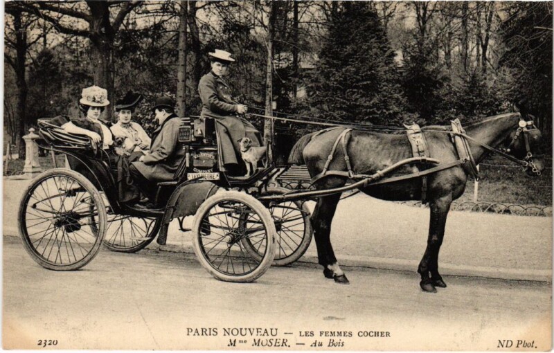Carte postale ancienne Les femmes cocher - Madame Moser. - Au Bois à Paris 16e