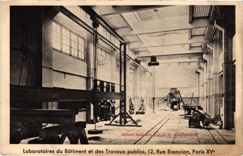 Carte postale ancienne Laboratoires du Bâtiment et des Travaux publics - Rue Brancion - Grand Hall des Essais de construction à Paris 15e