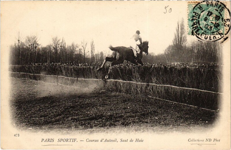 Carte postale ancienne Courses d'Auteuil, Saut de Haie à Paris 16e