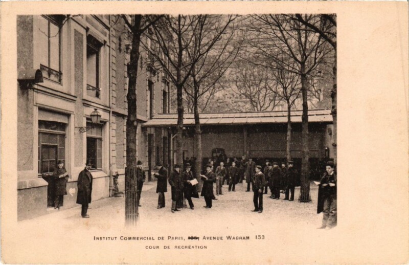 Carte postale ancienne Institut Commercial de Paris - Avenue Wagram - Cour de récréation à Paris 17e