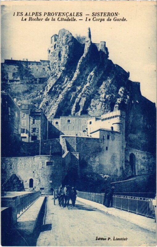 Carte postale ancienne Les Alpes Provencales Sisteron Le Rocher de la Citadelle à Sisteron