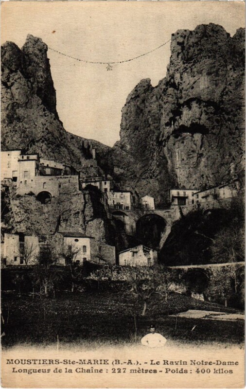 Carte postale ancienne Moustiers-Sainte-Marie à Moustiers-Sainte-Marie