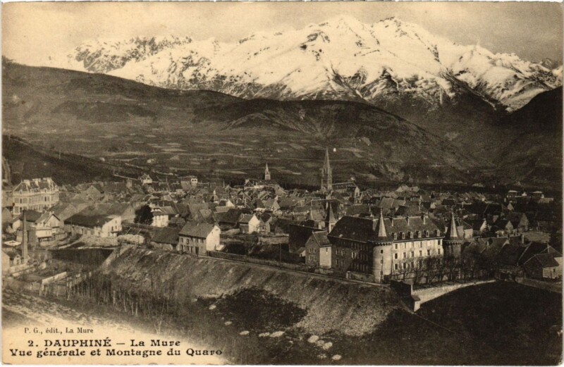 Carte postale ancienne Dauphine La Mure Vue generale à Dauphin