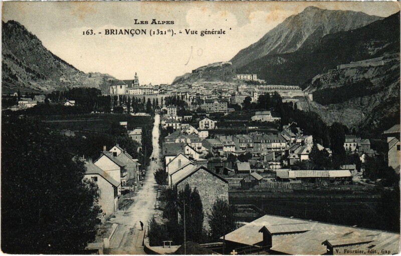 Carte postale ancienne Briancon - Vue générale à Briançon