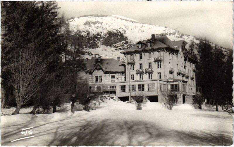 Carte postale ancienne Vallée du Queyras - Aigulles - Le Grand Hotel