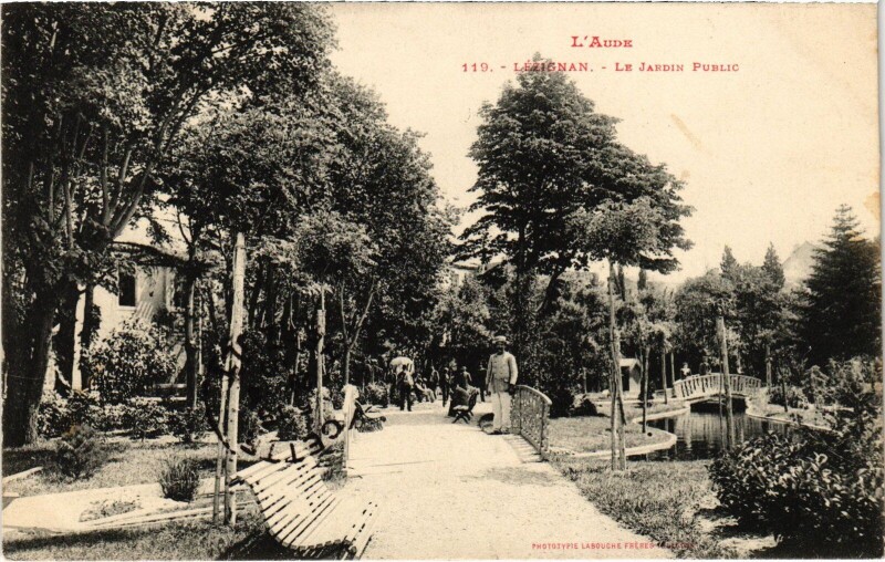 Carte postale ancienne Lézignan - Le Jardin Public