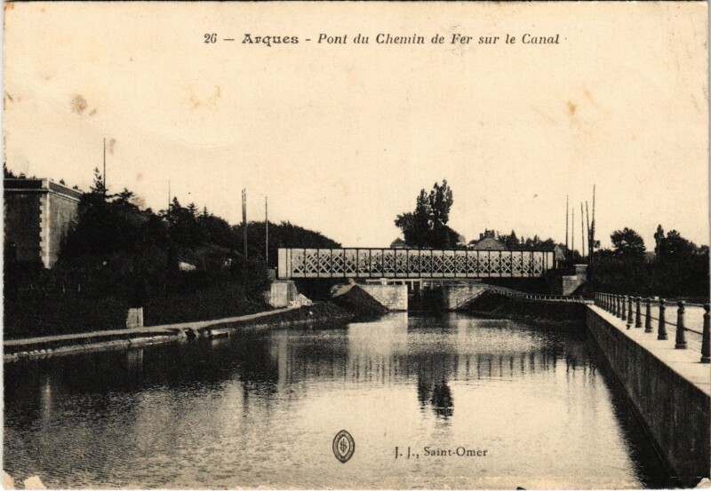 Carte postale ancienne Arques - Pont du Chemin de Fer sur le Canal à Arques