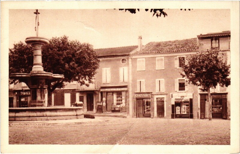 Carte postale ancienne Laragne - Place de la Fontaine