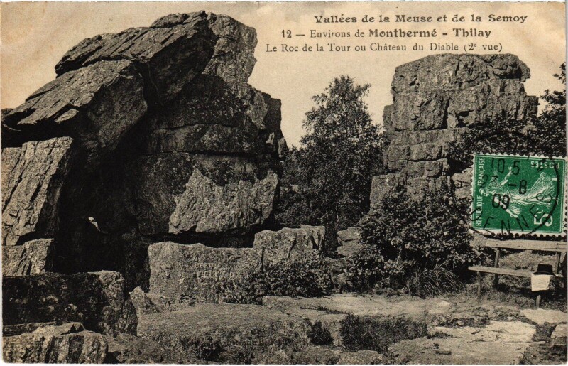Carte postale ancienne Environs de Monthermé - Thilay - Le Roc de la Tour ou Chateau à Monthermé
