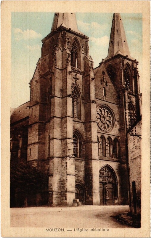 Carte postale ancienne Mouzon - L'Eglise abbatiale à Mouzon