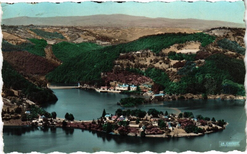 Carte postale ancienne Env de Mur de Barrez - Lac de Sarrans - La presqu'ile de Laussac à Mur-de-Barrez